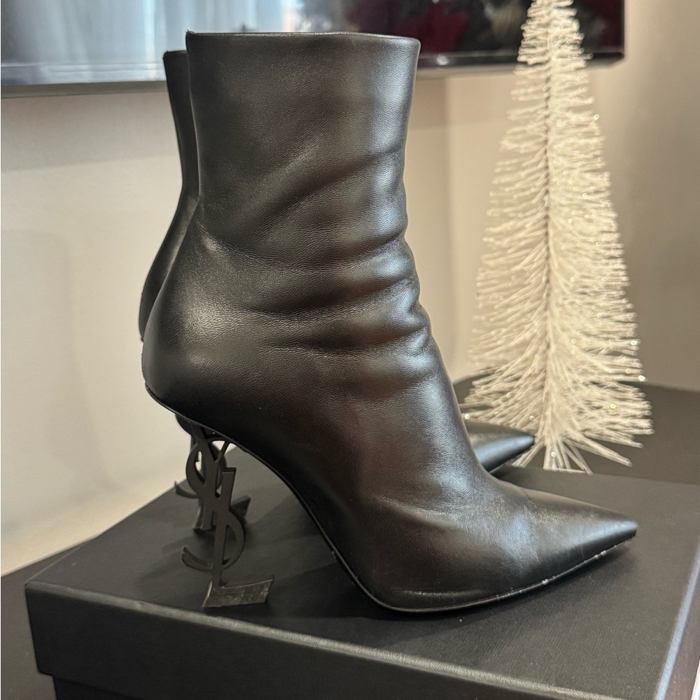 Yves Saint Laurent Black Heeled Boots
